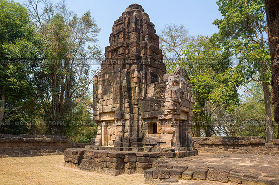 Древний кхмерский храм Прасат Та Муен Том (Prasat Ta Muen Thom), Таиланд. Редакционное фото, фотограф Ирина Яровая / Фотобанк Лори