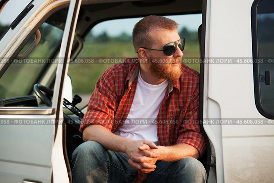 Driver sits in his truck cab. Стоковое фото, фотограф Дмитрий Киселёв / Фотобанк Лори