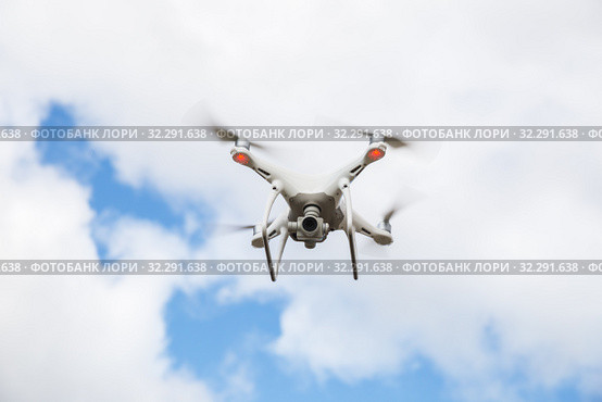 Drone in the sky. Стоковое фото, фотограф Юлия Бабкина / Фотобанк Лори