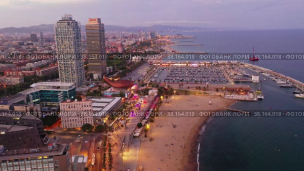 Drone view of the evening Barcelona, the capital of Catalonia, on the Mediterranean coast, Spain. Стоковое видео, видеограф Яков Филимонов / Фотобанк Лори