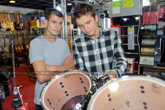 drum kit in music shop. Стоковое фото, агентство Ingram Publishing / Фотобанк Лори