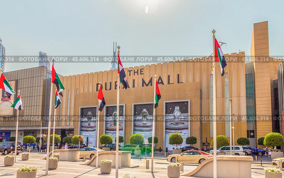 Дубаи, Объединенные Арабские Эмираты. Dubai, United Arab Emirates - December 20, 2022: Entrance to Dubai Mall. Редакционное фото, фотограф Елена Серебрякова / Фотобанк Лори