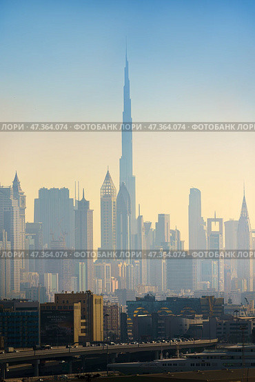 Dubai, United Arab Emirates - Jan 20 2024, panoramic skyline view of Dubai city downtown with skyscrapers, Burj Khalifa tower in center, in early morning in smoke and smog, Dubai, United Arab Emirates. Стоковое фото, фотограф Сергей Богомяко / Фотобанк Лори