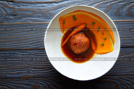 Dumpling of old cowtail with creamy carrot and its juice. Стоковое фото, агентство Ingram Publishing / Фотобанк Лори