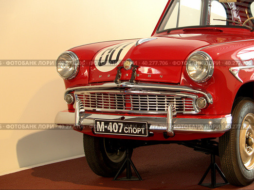 Двухдверное спортивное купе Москвич 407 Спорт, 1962 г., 78 л.с., 145 км/ч, СССР. Автомобиль использовался в кольцевых гонках. Музей автомобильной техники. Верхняя Пышма, Россия, октябрь 2022. Редакционное фото, фотограф Сергей Елизарьев / Фотобанк Лори