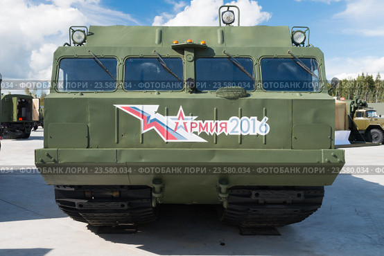 Двухзвенный гусеничный транспортер. "Армия-2016" - Международный военно-технический форум. Парк "Патриот" Редакционное фото, фотограф Алексей Бок / Фотобанк Лори