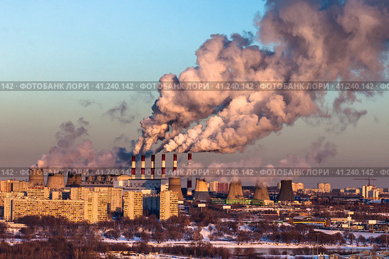 Дым от тепловой электростанции на закате (2017 год). Стоковое фото, фотограф Иван Губанов / Фотобанк Лори