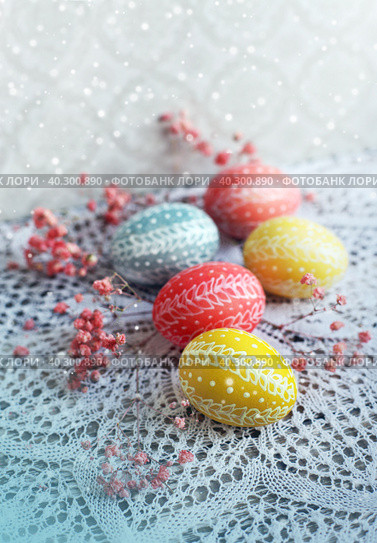Easter eggs and flowers, happy holidays. Стоковое фото, фотограф ElenArt / Фотобанк Лори