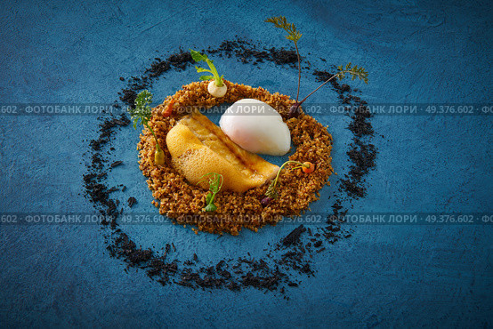 Eel recipe with eggs at low temperature foam and crispy as a round garden. Стоковое фото, агентство Ingram Publishing / Фотобанк Лори