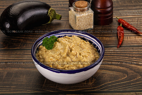 Eggplant dip - Mutabal with tahini paste. Стоковое фото, фотограф Андрей Старостин / Фотобанк Лори