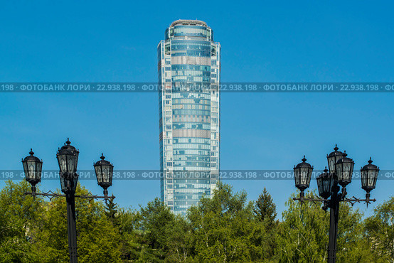 Екатеринбург. Небоскреб на фоне синего неба (2016 год). Стоковое фото, фотограф Сергеев Валерий / Фотобанк Лори