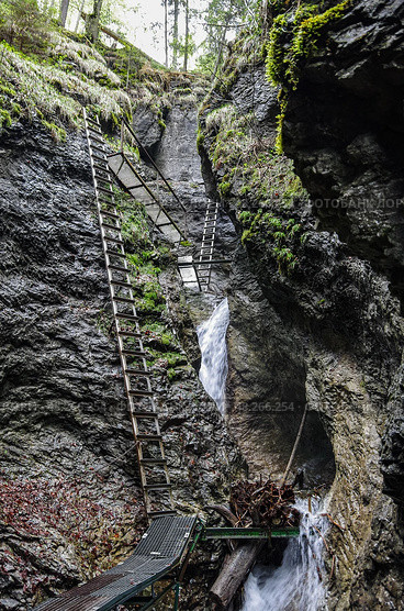 Экотропа через водопад (по Via Ferrata), национальный парк Словацкий рай,Словакия. Стоковое фото, фотограф Дымов Игорь / Фотобанк Лори