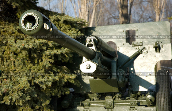 Экспонаты военной техники музея на Соколовой горе города Саратова. Противотанковая артиллерийская пушка (2007 год). Редакционное фото, фотограф Алексей Бок / Фотобанк Лори