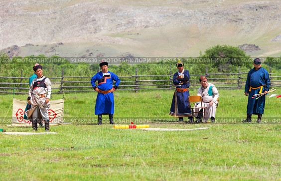 ELANTSY VILLAGE, IRKUTSK REGION, RUSSIA - July 5, 2025: Erdyn Games are festival of nomadic peoples of Eurasia. Group of judges in national costumes set up red target for archery competition. Редакционное фото, фотограф Виктория Катьянова / Фотобанк Лори
