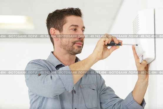 electrician with tester and screwdriver. Стоковое фото, агентство Ingram Publishing / Фотобанк Лори