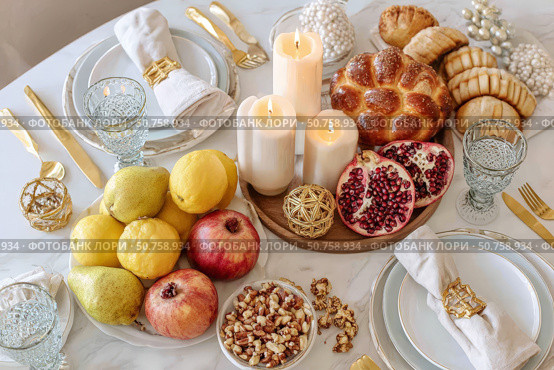 Elegant festive brunch table with fruit, bread, and candles display. Стоковое AI-изображение, AI-художник Мария Фадеева / Фотобанк Лори