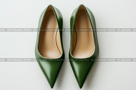 Elegant Green Pointed Toe Shoes Perfect for Formal or Casual Occasions. Стоковое AI-изображение, AI-художник Юлия Гапеенко / Фотобанк Лори
