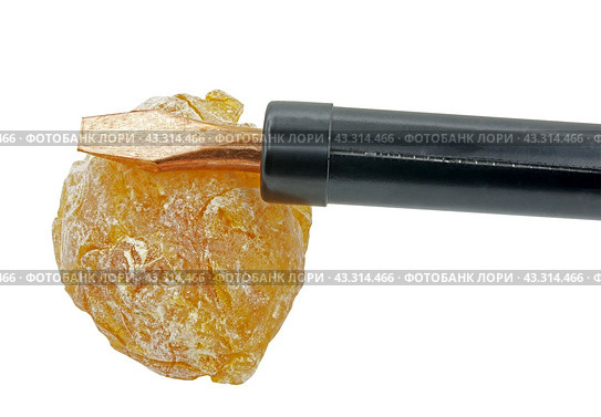 Электрический паяльник с деревянной ручкой на белом фоне. Electric soldering iron isolated on a white background. Стоковое фото, фотограф Татьяна Д / Фотобанк Лори
