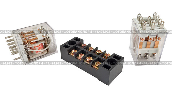 Электромагнитные электрические реле на белом фоне. Electromagnetic relay  isolated on white background. Стоковое фото, фотограф Татьяна Д / Фотобанк Лори