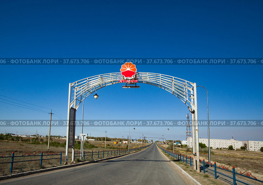 Emba, Aktobe region, Kazakhstan. Portal of CNPC company on oil refinery and gas processing plant in desert. (2012 год). Редакционное фото, фотограф Alexey Rezvykh / Фотобанк Лори
