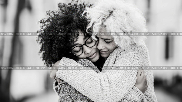 Embracing Affection: A Monochrome Depiction of Female Friendship and Loving Support. Стоковое фото, фотограф Данила Большаков / Фотобанк Лори