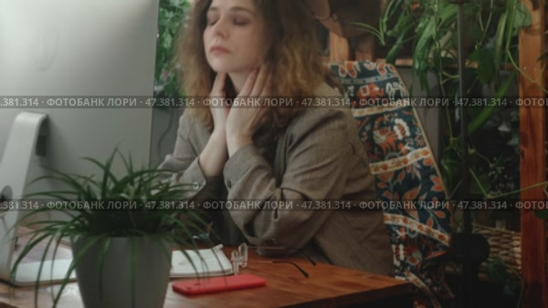 Employee feels stressed as deadline approaches. Tired female worker sits at desk. Стоковое видео, видеограф Маргарита Кирьякова / Фотобанк Лори