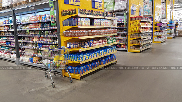 Empty supermarket during the coronavirus epidemic (2020 год). Редакционное фото, фотограф Анна Кривицкая / Фотобанк Лори