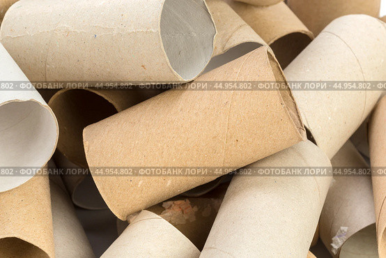 Empty toilet paper on white background. Стоковое фото, фотограф Сергей Толмачёв / Фотобанк Лори