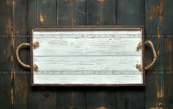 Empty white wooden tray on the old green boards. Empty blank for text. Стоковое фото, фотограф Енваев Андрей / Фотобанк Лори