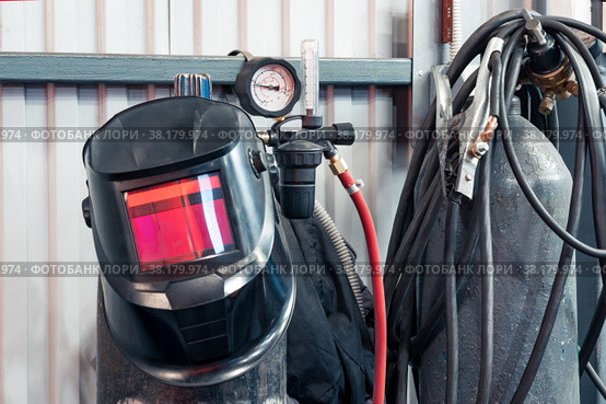 Equipment for gas welding in the workshop: mask, cylinders with a pressure gauge, hoses. Стоковое фото, фотограф Евгений Харитонов / Фотобанк Лори
