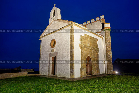 Ermita la Guia hermitage in Ribadesella Asturias of Spain. Стоковое фото, агентство Ingram Publishing / Фотобанк Лори