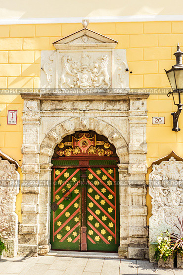 Estonia, Tallinn, Pikk Street, Mustpeade Maja (House of the Brotherhood of Blackheads), doorway. Стоковое фото, фотограф Николай Коржов / Фотобанк Лори