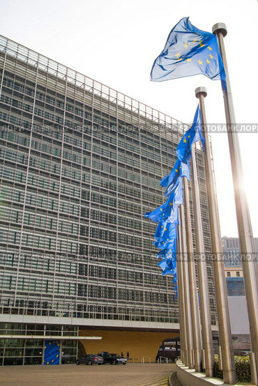 European Union flags near the Parliament in Brussels, Belgium. European Union flags. Стоковое фото, агентство Ingram Publishing / Фотобанк Лори