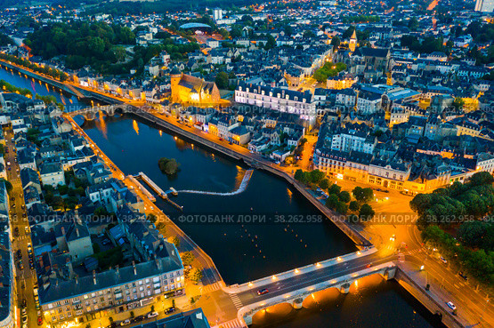 Evening aerial view of Laval with buildings, river Mayenne and old bridge. Стоковое фото, фотограф Яков Филимонов / Фотобанк Лори