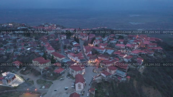Evening aerial view of town of Sighnaghi, Kakheti region of Georgia. Стоковое видео, видеограф Яков Филимонов / Фотобанк Лори