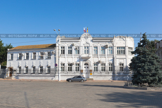Евпаторийский городской совет и администрация города Евпатории, Крым, Россия (2022 год). Редакционное фото, фотограф Николай Мухорин / Фотобанк Лори