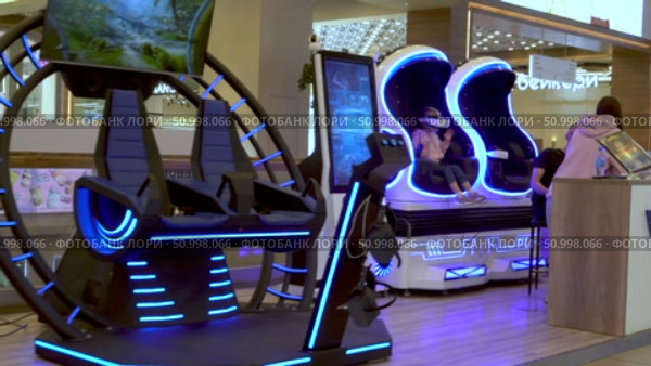 Explore the Future of Gaming with Cutting-Edge Virtual Reality Experiences Showcased in a Vibrant Retail Space Featuring Immersive Technology Stations. Стоковое видео, видеограф Владимир Федоров / Фотобанк Лори