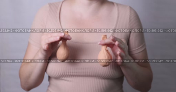 Exploring Sagging Breasts and Plastic Surgery Options for Conception. Стоковое видео, видеограф Ольга Коваленко / Фотобанк Лори