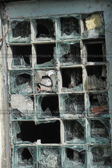 Exterior with broken windows of an old industrial building. Стоковое фото, фотограф Анна Кривицкая / Фотобанк Лори
