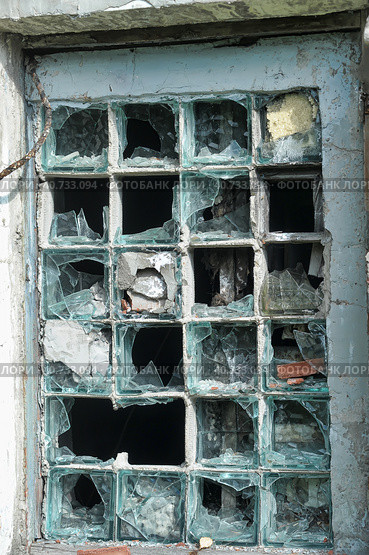 Exterior with broken windows of an old industrial building. Стоковое фото, фотограф Анна Кривицкая / Фотобанк Лори