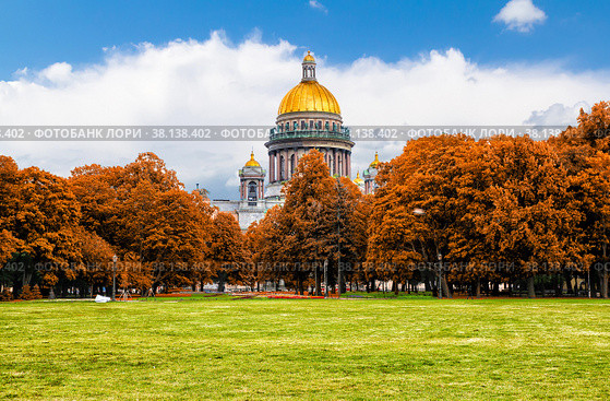Famous St. Isaac Cathedral on autumn day. Picturesque view from the Senate Square on summer day. Saint-Petersburg, Russia (2022 год). Стоковое фото, фотограф Евгений Ткачёв / Фотобанк Лори