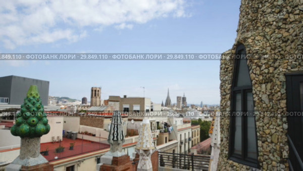 Fantastic shapes fo chimneys and central spire on roof of Guell Palace by Antoni Gaudi (2018 год). Редакционное видео, видеограф Яков Филимонов / Фотобанк Лори