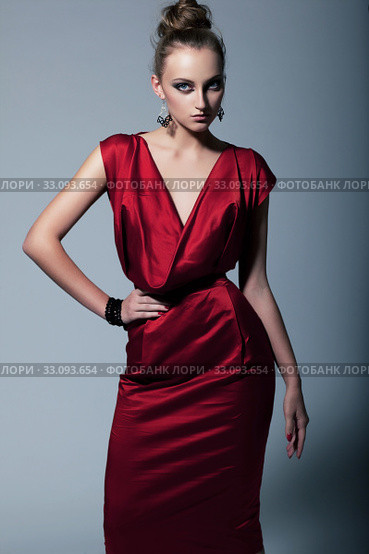 Fashion model in contemporary dress. Studio shot. Стоковое фото, фотограф Iryna Hramavataya / PantherMedia / Фотобанк Лори