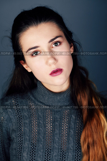 Fashion portrait of attractive sexy fashion model with long natural hair, beautiful eyes, perfect skin and bright lips posing in studio for beauty photo shoot, retouched image. Стоковое фото, агентство Ingram Publishing / Фотобанк Лори