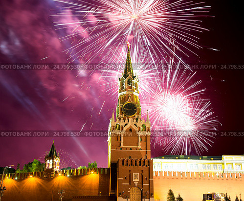 Фейерверки над Московским Кремлем, Россия (2015 год). Стоковое фото, фотограф Владимир Журавлев / Фотобанк Лори
