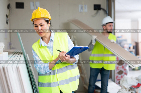 Female building inspector taking inventory of materials at construction site. Стоковое фото, фотограф Яков Филимонов / Фотобанк Лори