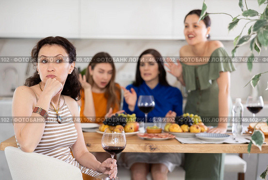 Female friends during family quarrel accuse Caucasian woman. Стоковое фото, фотограф Яков Филимонов / Фотобанк Лори