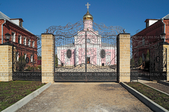Фигурные ворота Троице-Одигитриевской Зосимовой пустыни (2014 год). Стоковое фото, фотограф Юрий Кирсанов / Фотобанк Лори