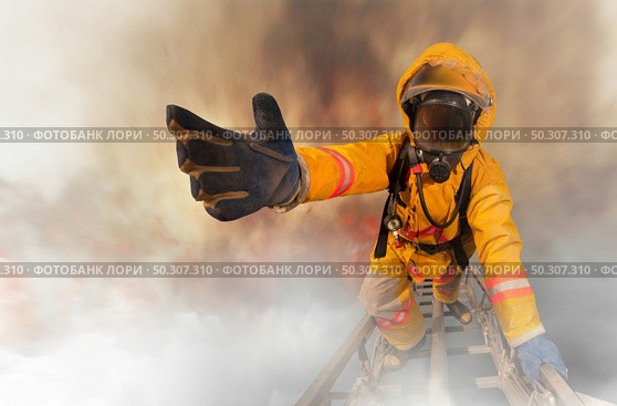 Firefighters rescued the survivors. Стоковое фото, агентство Ingram Publishing / Фотобанк Лори