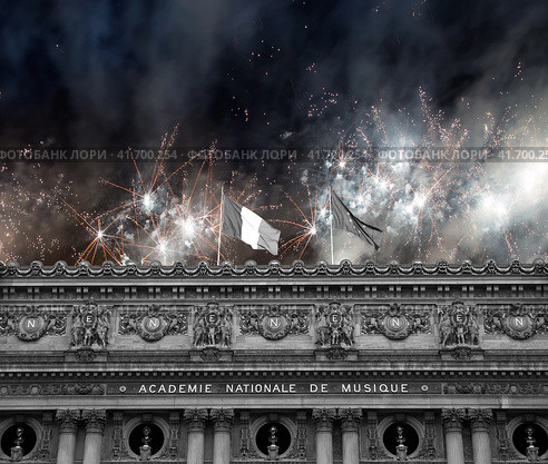 Fireworks over the Opera Garnier (Garnier Palace), Paris, France. Translation: national Academy of Music. UNESCO World Heritage Site (2014 год). Стоковое фото, фотограф Владимир Журавлев / Фотобанк Лори
